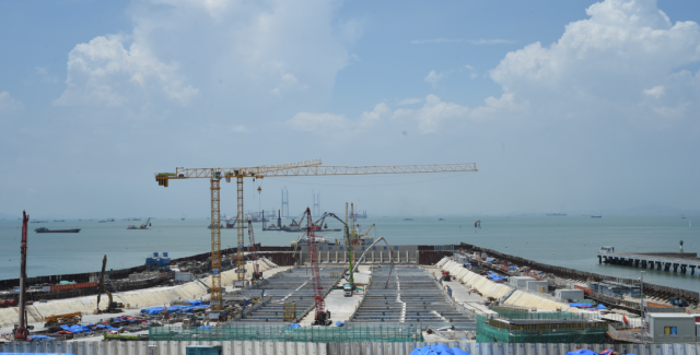 深中通道東人工島主線堰筑段隧道建設(shè)現(xiàn)場(chǎng)。