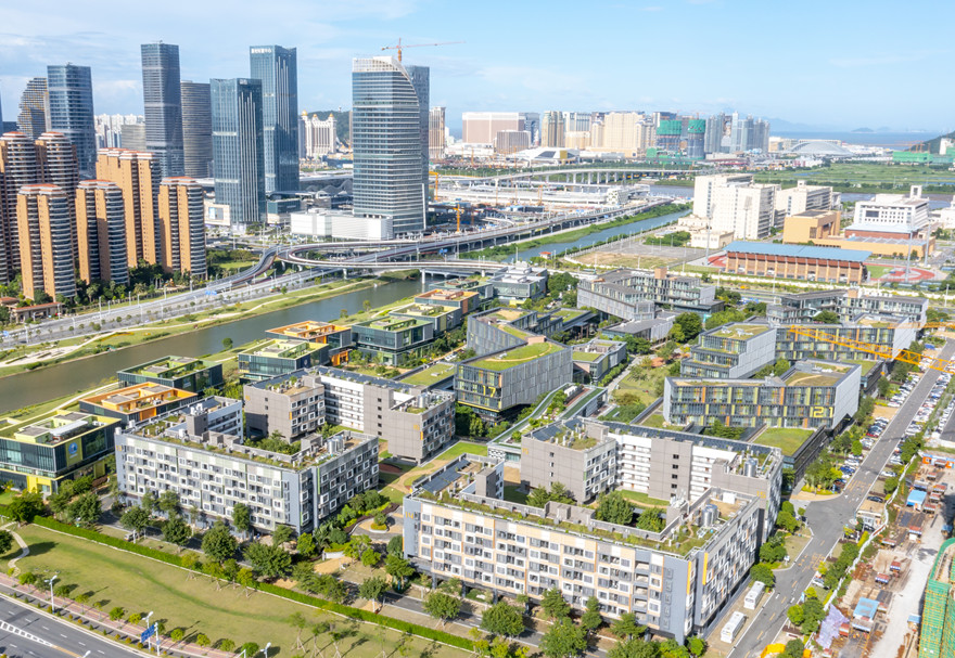 為了讓港澳和內(nèi)地青年交流合作、干事創(chuàng)業(yè)、實(shí)現(xiàn)夢(mèng)想，橫琴于2015年打造橫琴·澳門青年創(chuàng)業(yè)谷，為廣大青年創(chuàng)新創(chuàng)業(yè)提供了良好的孵化器。圖為橫琴·澳門青年創(chuàng)業(yè)谷。