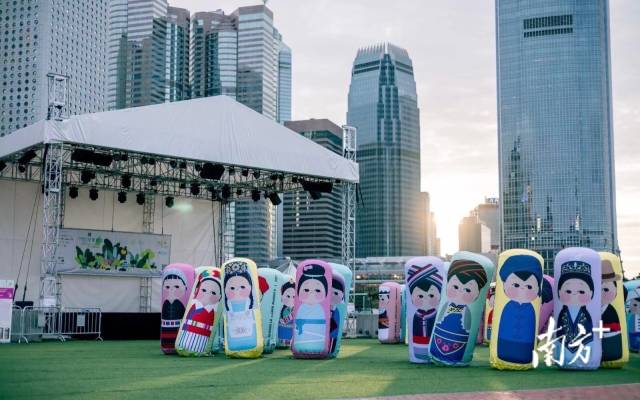 鄧卓越設(shè)計(jì)的民族IP系列在香港展出。