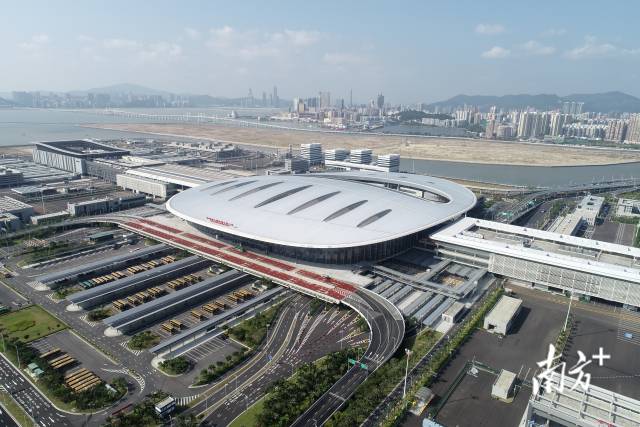 港珠澳大橋珠澳口岸人工島。