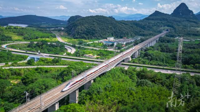 同比增72.4%！上半年廣深港高鐵累計(jì)發(fā)送跨境旅客758.7萬人次