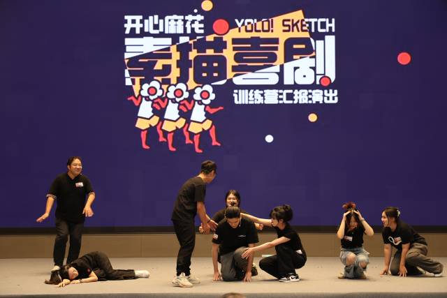 開(kāi)心麻花喜劇匯報(bào)演出。 南方+ 關(guān)銘榮 拍攝