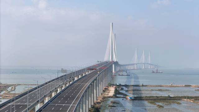 黃茅海跨海通道。  南方+ 關(guān)銘榮 拍攝