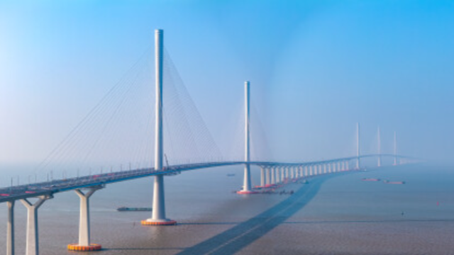 飛虹道道越藍海！我國建成和在建跨海橋梁約100座