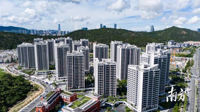 首個(gè)粵澳兩地?cái)y手為澳門居民打造的大型綜合民生項(xiàng)目“澳門新街坊”已經(jīng)熱鬧起來。