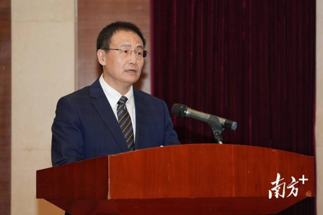 國家體育總局游泳中心副主任李軍。