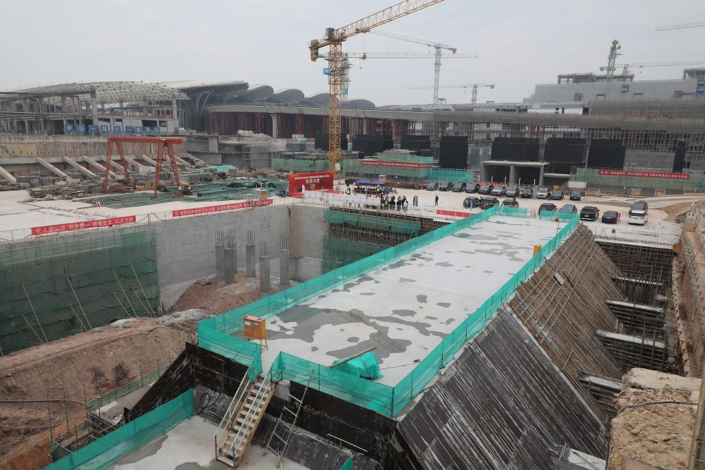 1月23日，白云機場三期擴建工程的綜合交通中心的車站完成封頂。新華社記者田建川 攝
