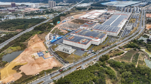 肇慶高新區(qū)舉行2025年第一季度產(chǎn)業(yè)項(xiàng)目集中簽約、動(dòng)工、投產(chǎn)儀式。王振宇 攝 肇慶高新區(qū)舉行2025年第一季度產(chǎn)業(yè)項(xiàng)目集中簽約、動(dòng)工、投產(chǎn)儀式。王振宇 攝