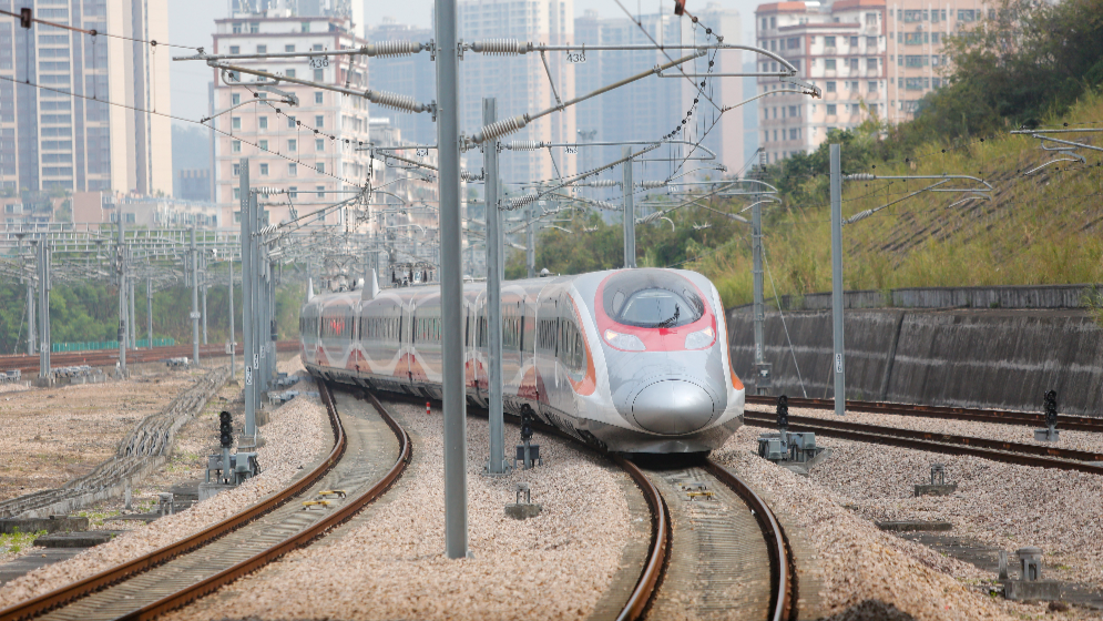廣深港高鐵春運(yùn)跨境客流近400萬(wàn)人次 “軌道上的大灣區(qū)”正加速成型