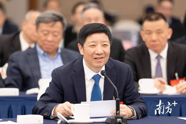 國(guó)人大代表、中國(guó)社會(huì)科學(xué)院經(jīng)濟(jì)研究所所長(zhǎng)李雪松：加快培育數(shù)字經(jīng)濟(jì)專(zhuān)精特新企業(yè)