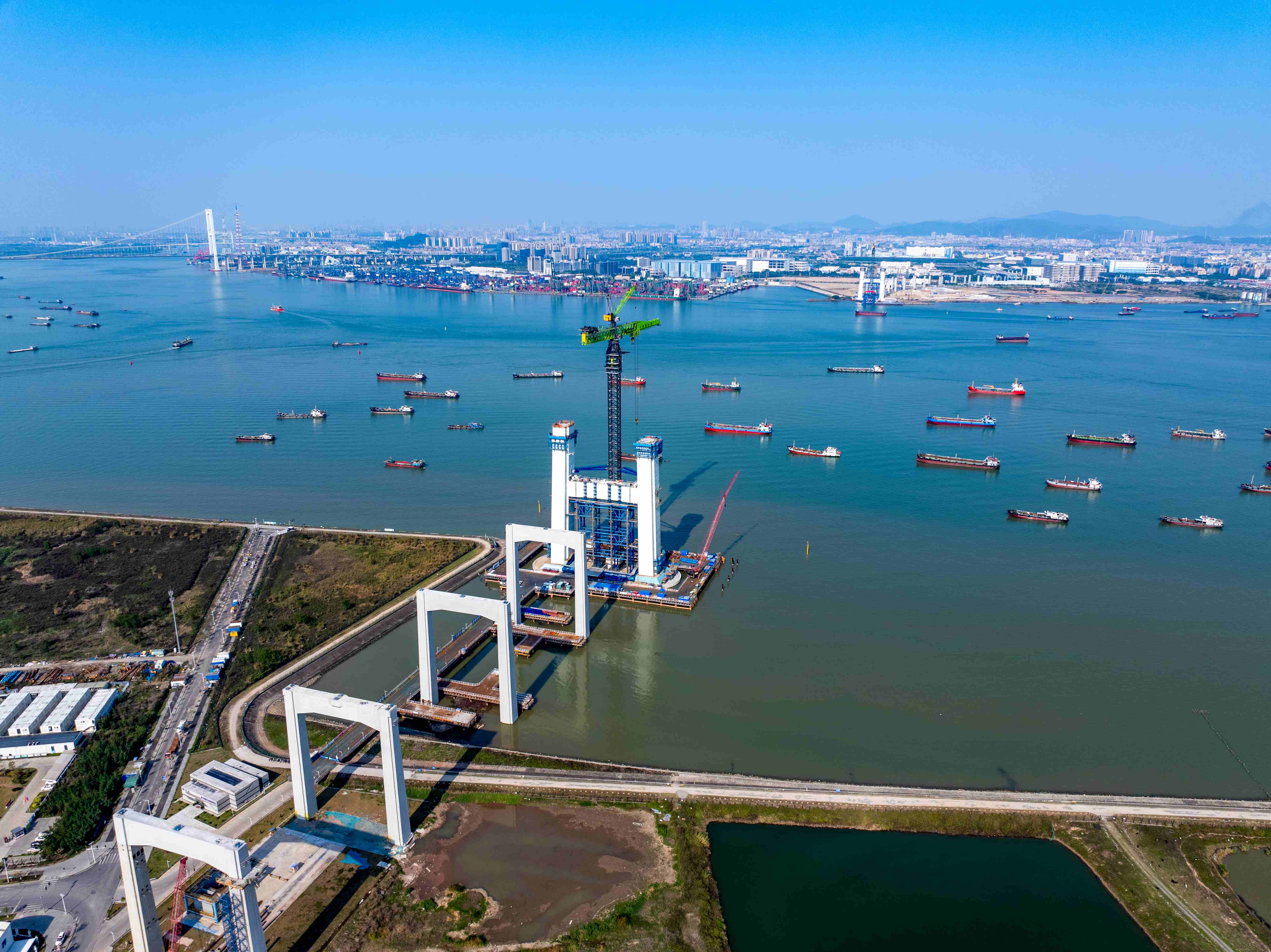 建設(shè)中的獅子洋通道。攝影：馮珠仔