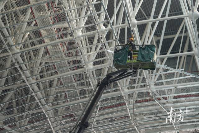 在廣州白云國際機場三期擴建工程現(xiàn)場